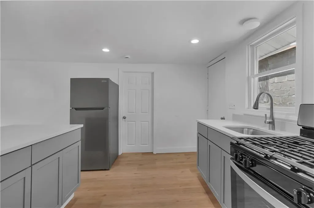 15 17 Maplewood Avenue Warwick RI 02889