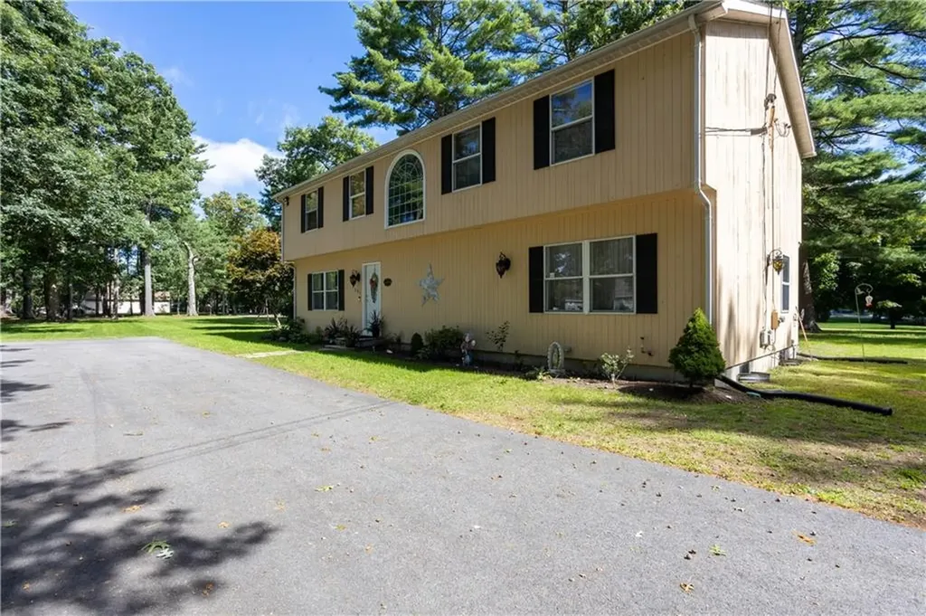 231 Shady Valley Road Coventry RI 02816