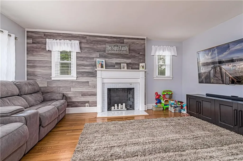 50 Hopedale Drive West Warwick RI 02893