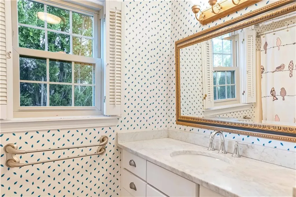 128 Eustis Avenue Newport RI 02840