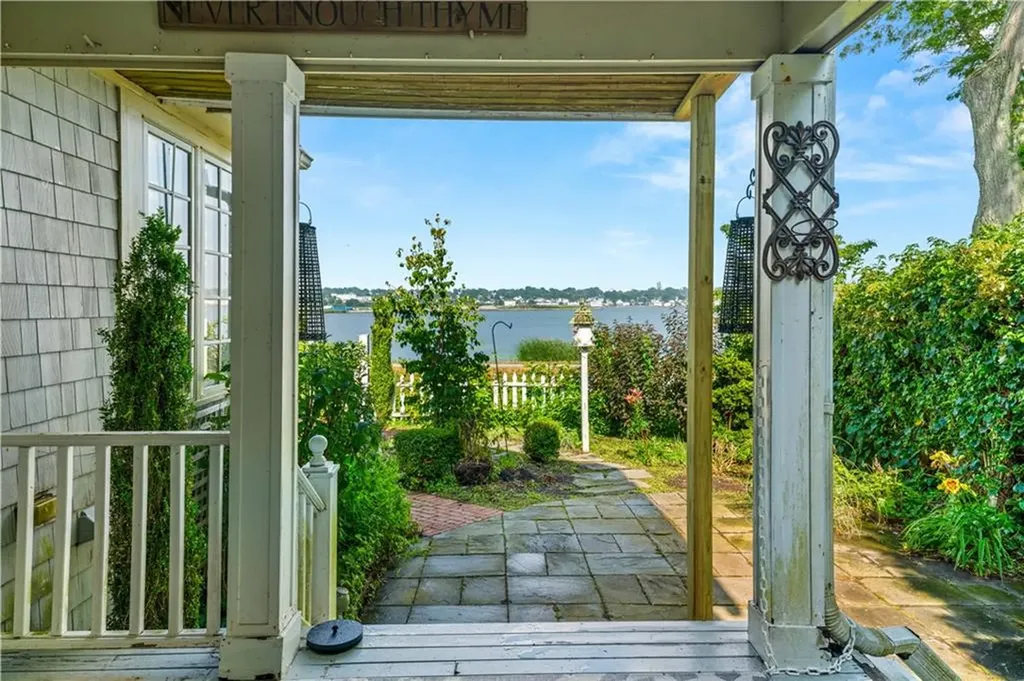 128 Eustis Avenue Newport RI 02840