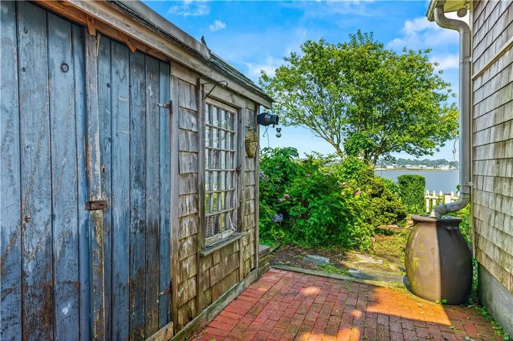 128 Eustis Avenue Newport RI 02840