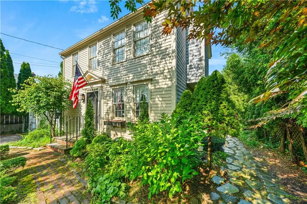 128 Eustis Avenue Newport RI 02840
