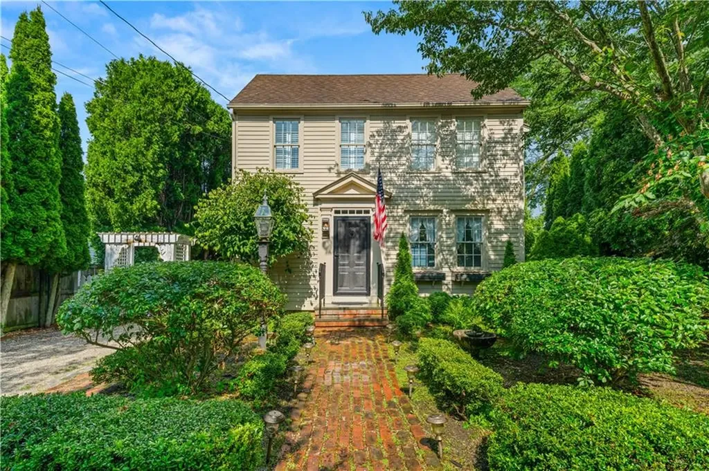 128 Eustis Avenue Newport RI 02840