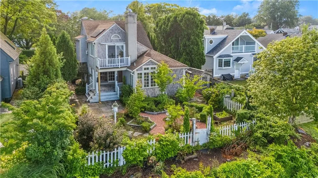 128 Eustis Avenue Newport RI 02840