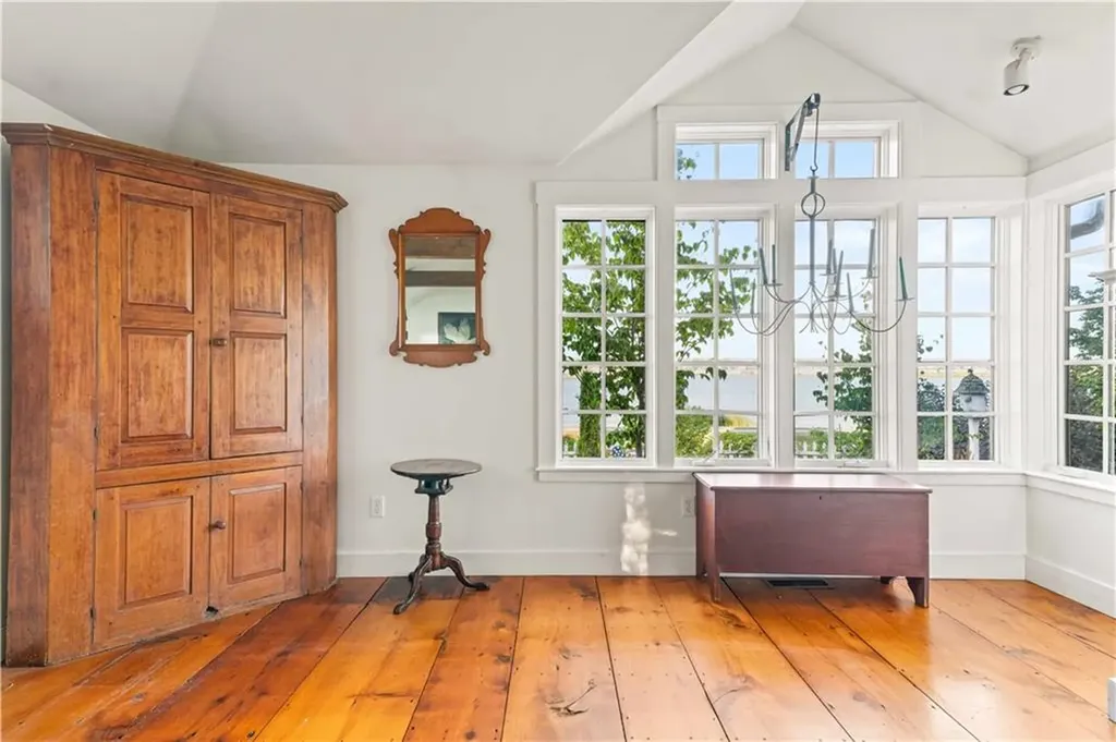 128 Eustis Avenue Newport RI 02840