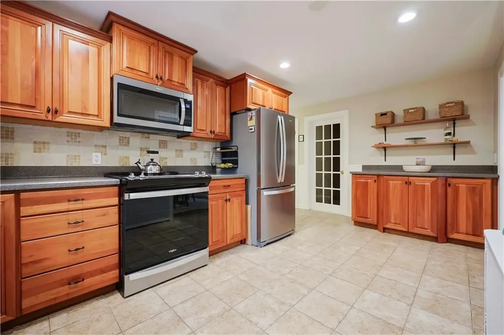 72 Audubon Road Warwick RI 02888