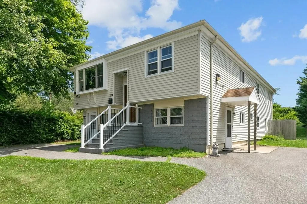 132 Maple Avenue Middletown RI 02842