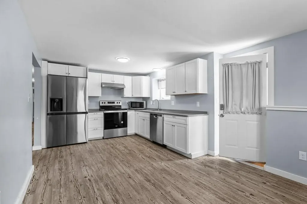 132 Maple Avenue Middletown RI 02842