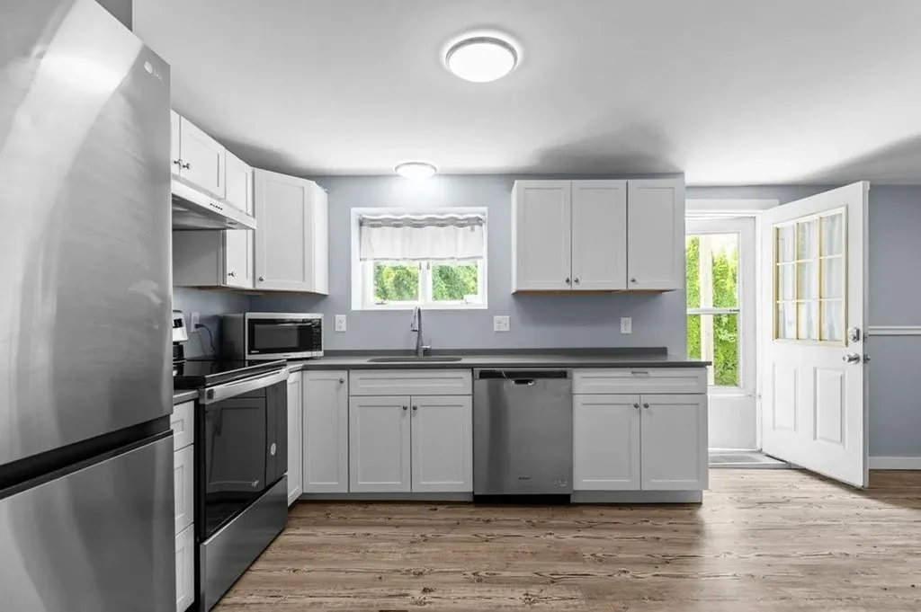 132 Maple Avenue Middletown RI 02842
