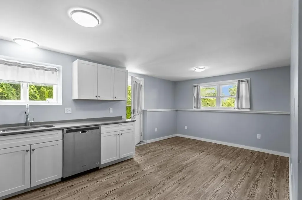 132 Maple Avenue Middletown RI 02842