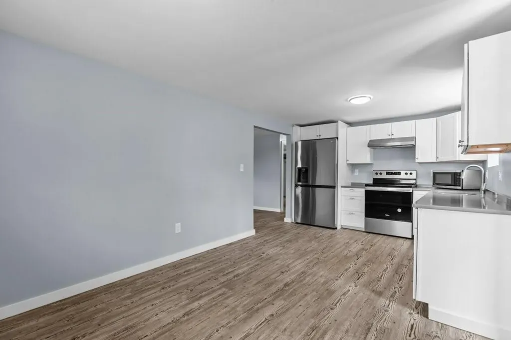 132 Maple Avenue Middletown RI 02842