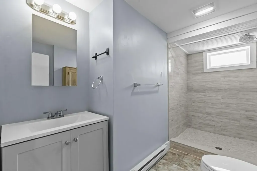 132 Maple Avenue Middletown RI 02842