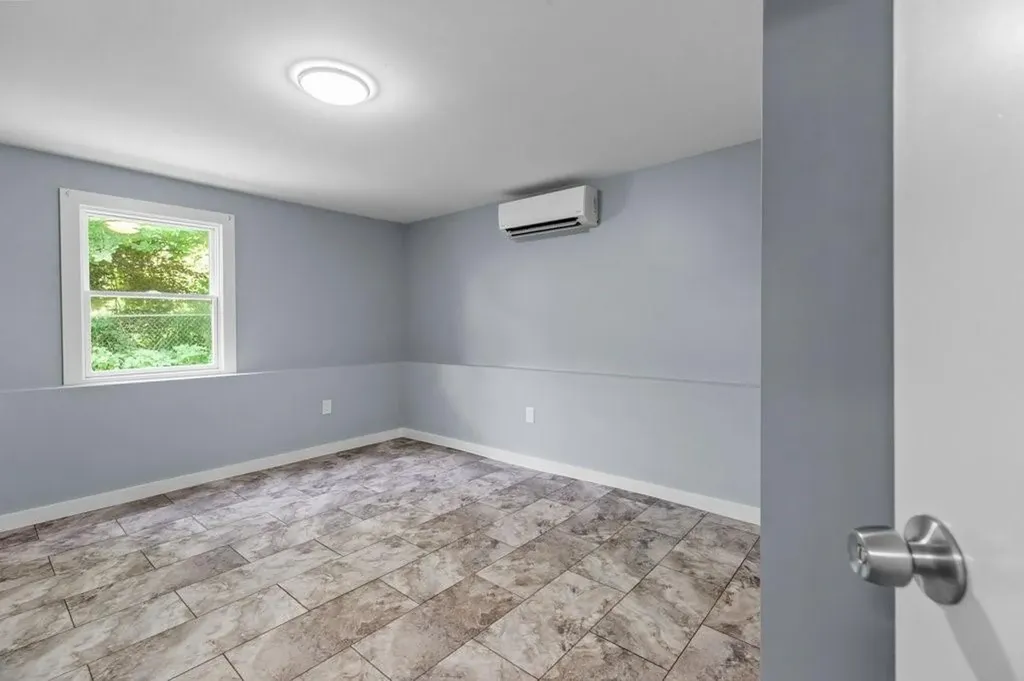 132 Maple Avenue Middletown RI 02842