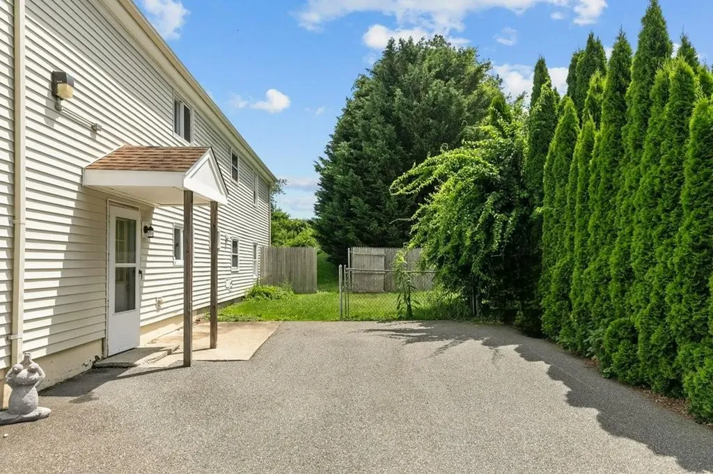 132 Maple Avenue Middletown RI 02842