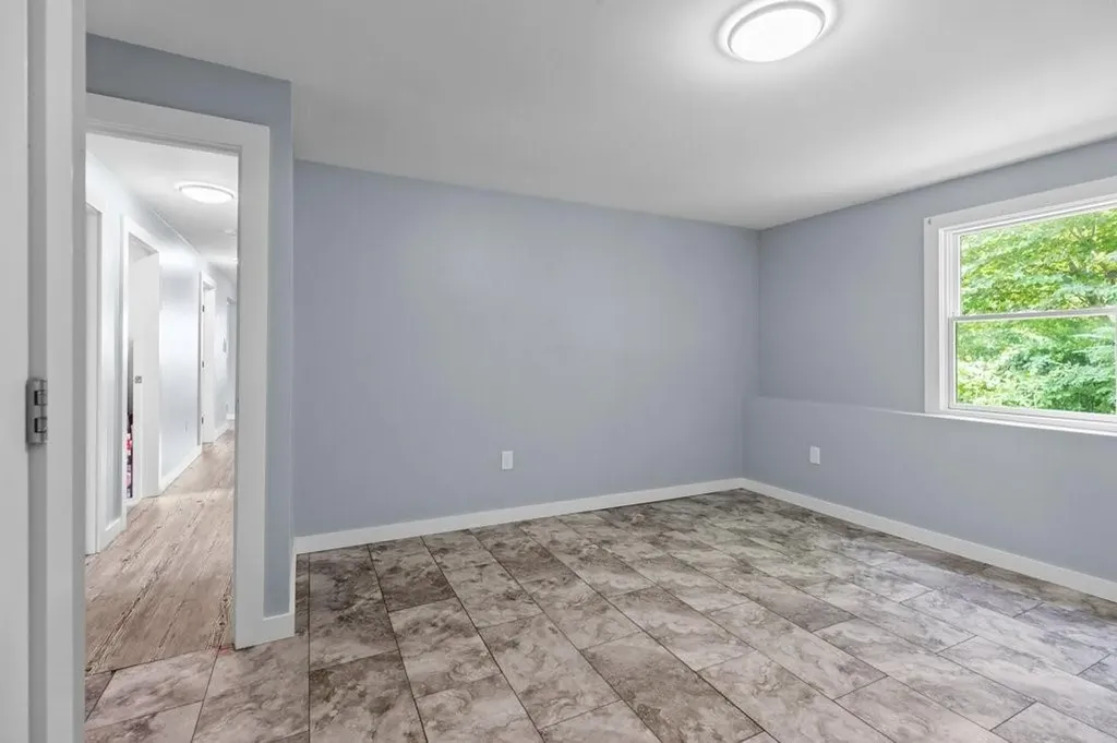 132 Maple Avenue Middletown RI 02842