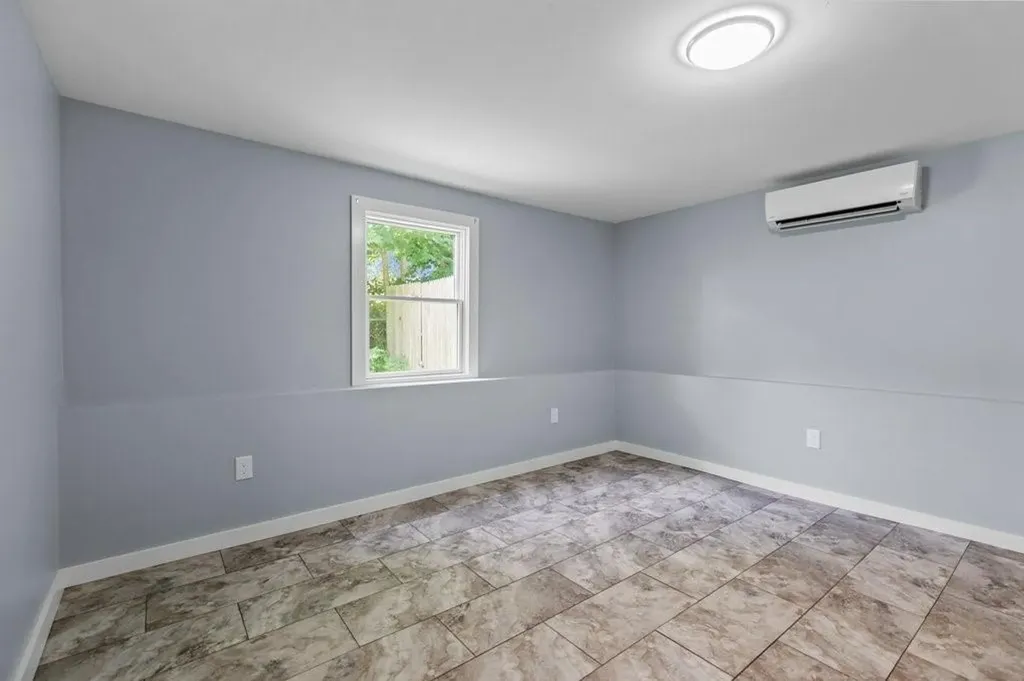 132 Maple Avenue Middletown RI 02842