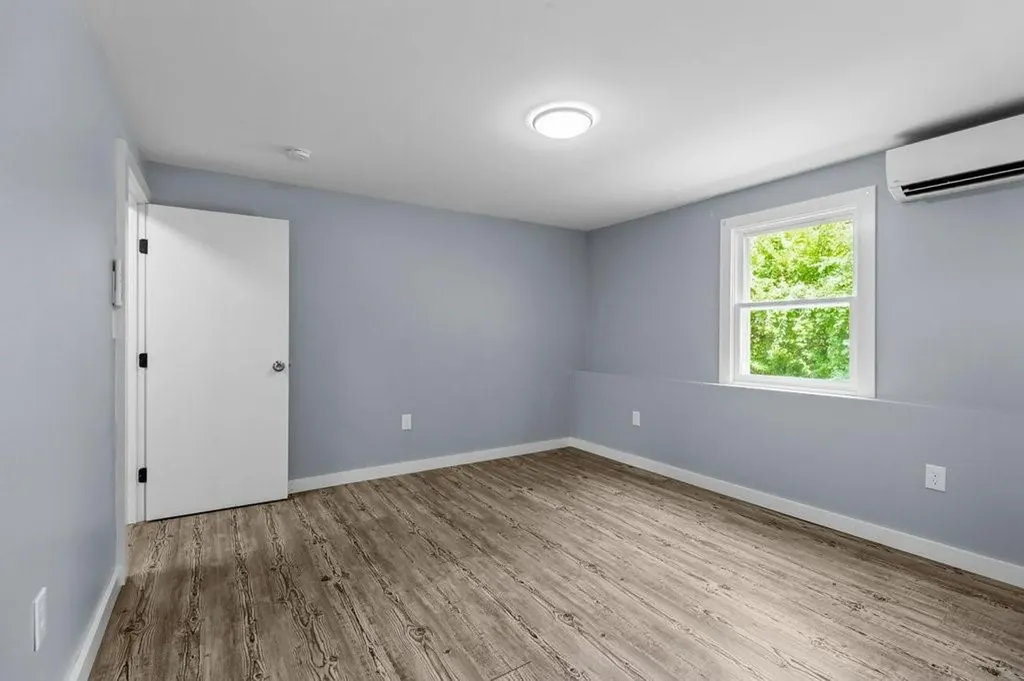 132 Maple Avenue Middletown RI 02842
