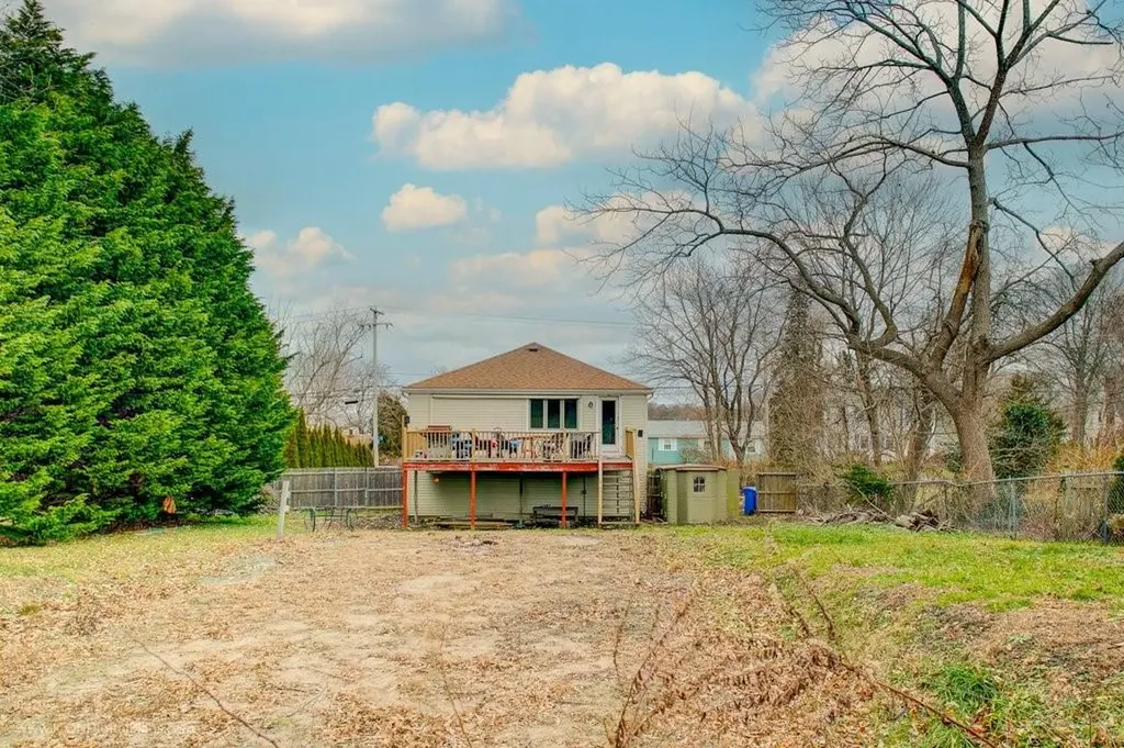 132 Maple Avenue Middletown RI 02842