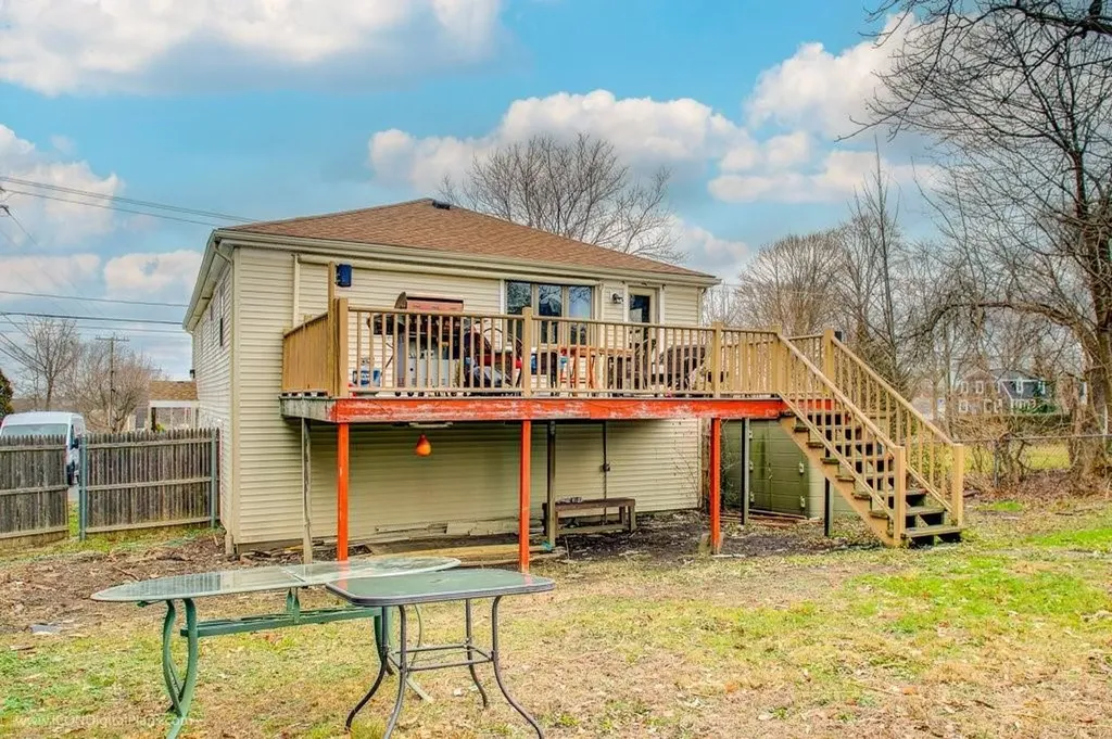 132 Maple Avenue Middletown RI 02842