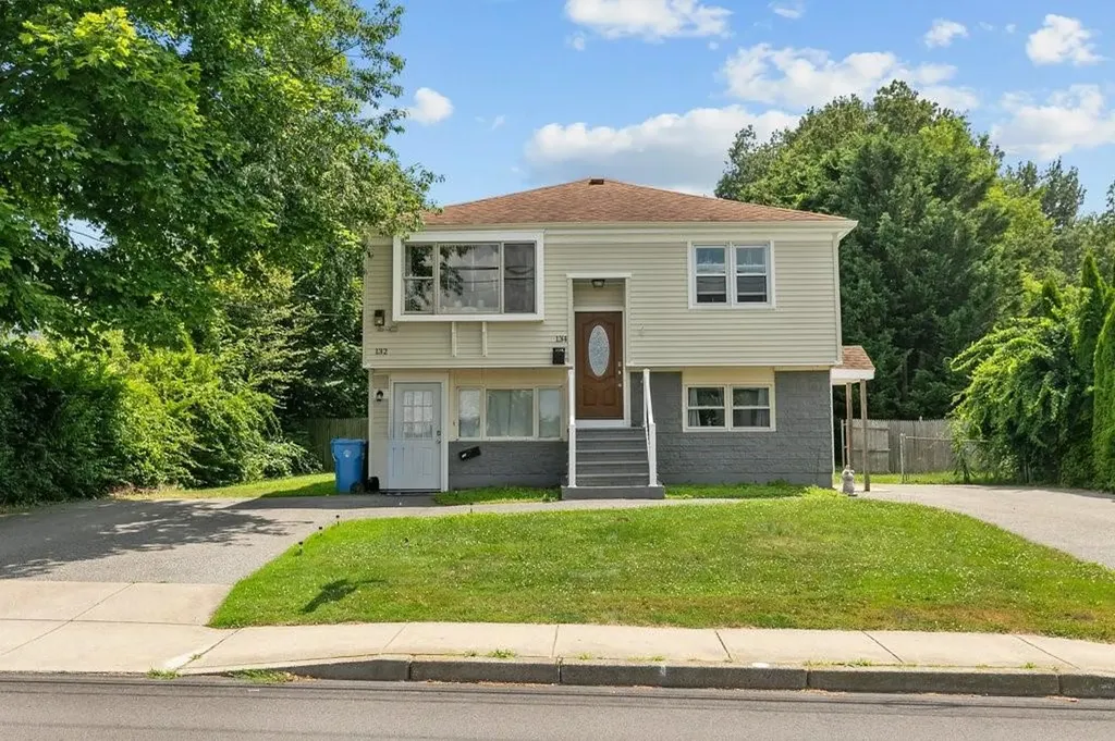 132 Maple Avenue Middletown RI 02842