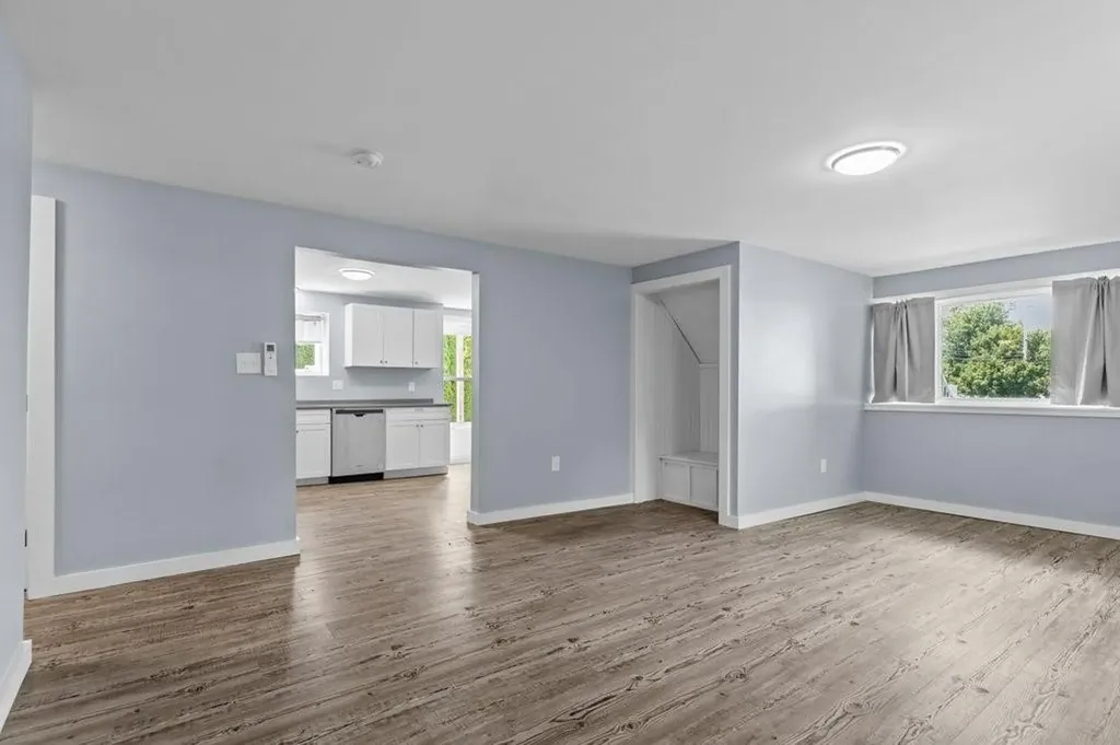 132 Maple Avenue Middletown RI 02842