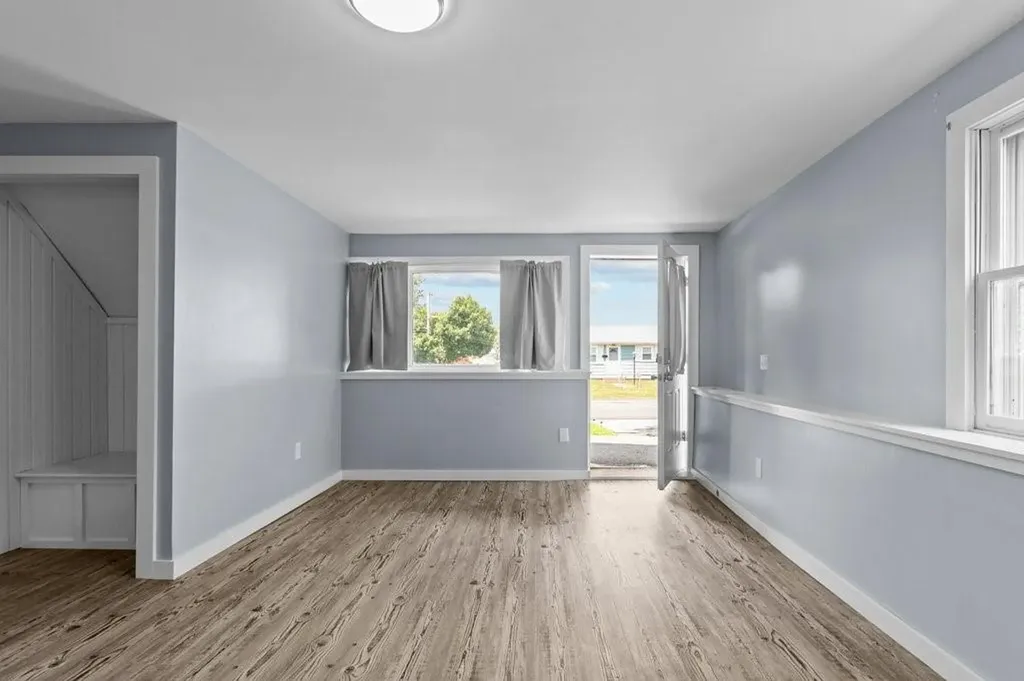 132 Maple Avenue Middletown RI 02842