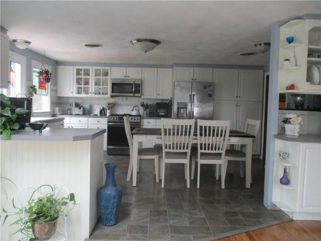 15 Freedom Drive Cranston RI 02920