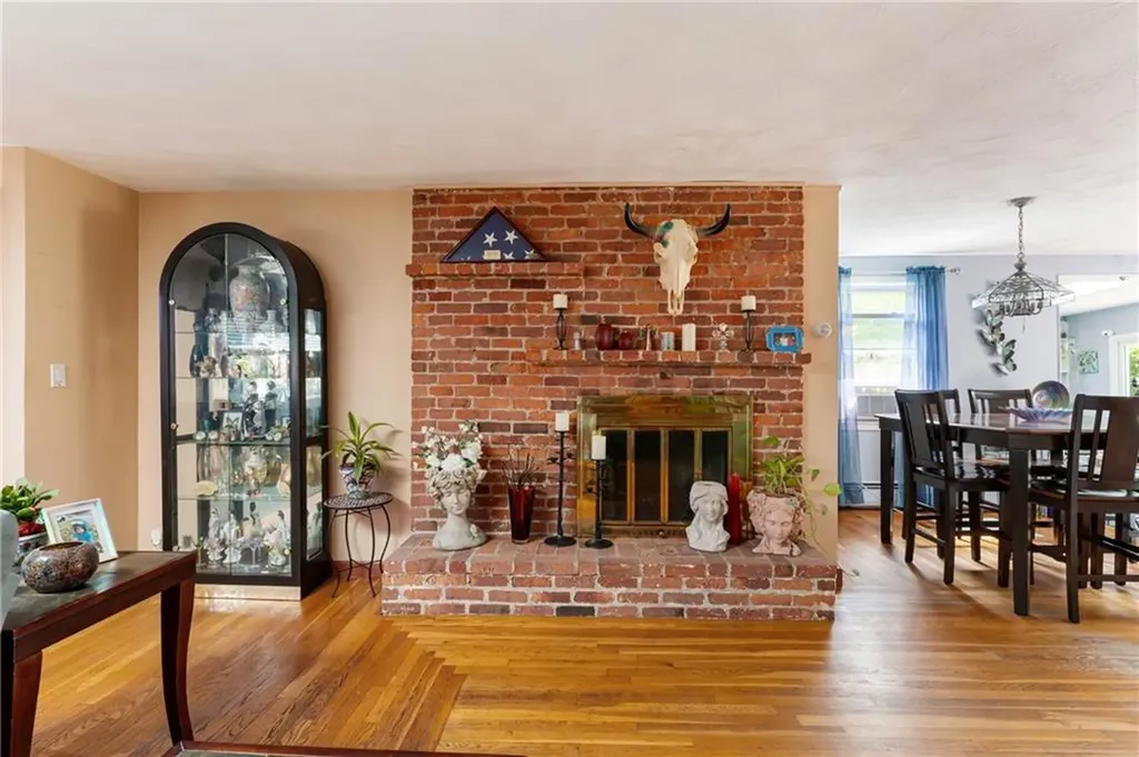 15 Freedom Drive Cranston RI 02920
