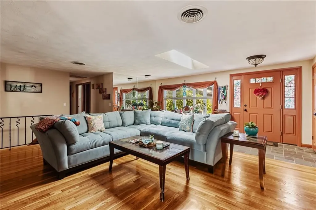 15 Freedom Drive Cranston RI 02920
