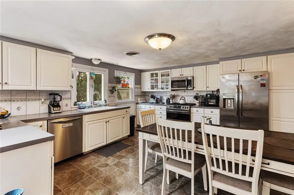 15 Freedom Drive Cranston RI 02920