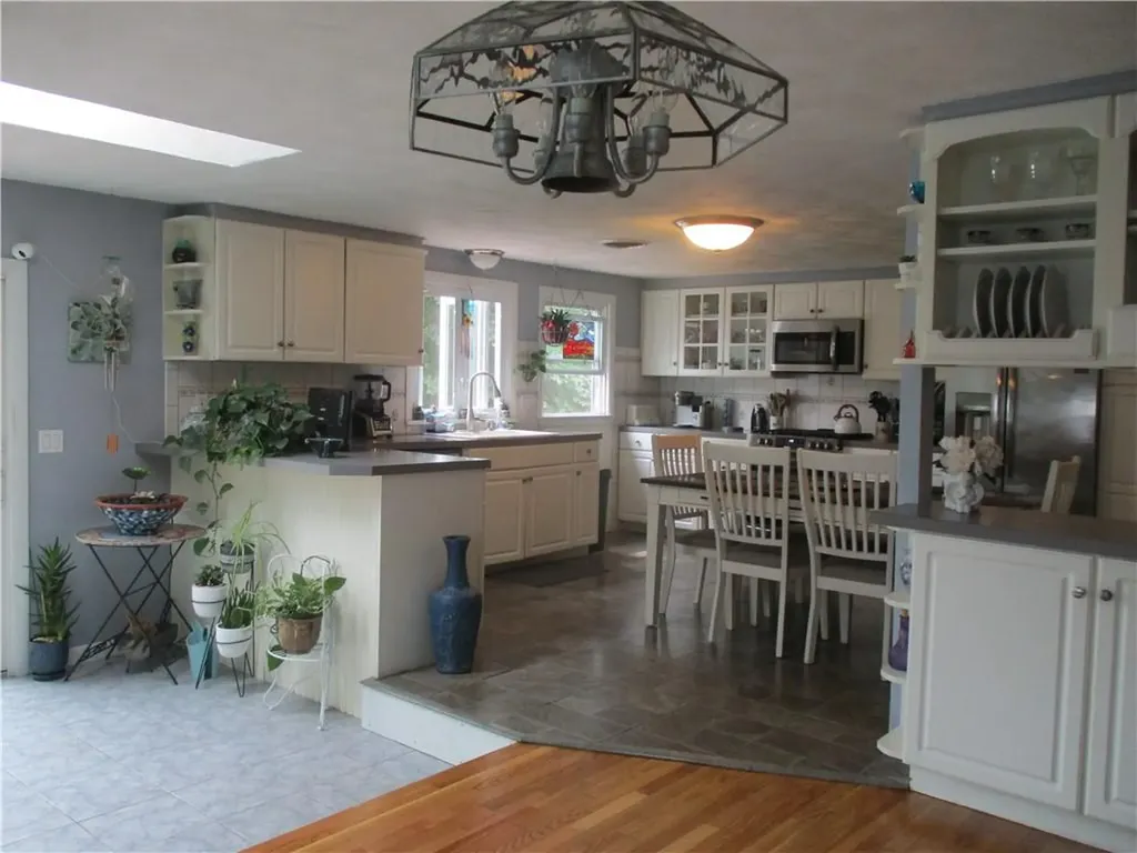 15 Freedom Drive Cranston RI 02920