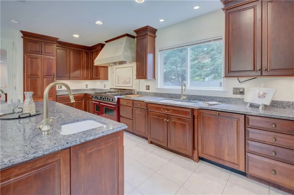 23 Pine Top Road Barrington RI 02806