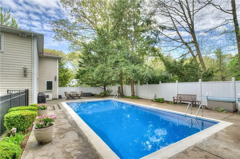 23 Pine Top Road Barrington RI 02806