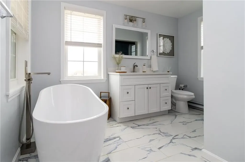 103 Saltaire Avenue Narragansett RI 02882