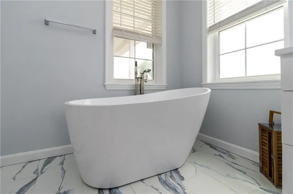 103 Saltaire Avenue Narragansett RI 02882
