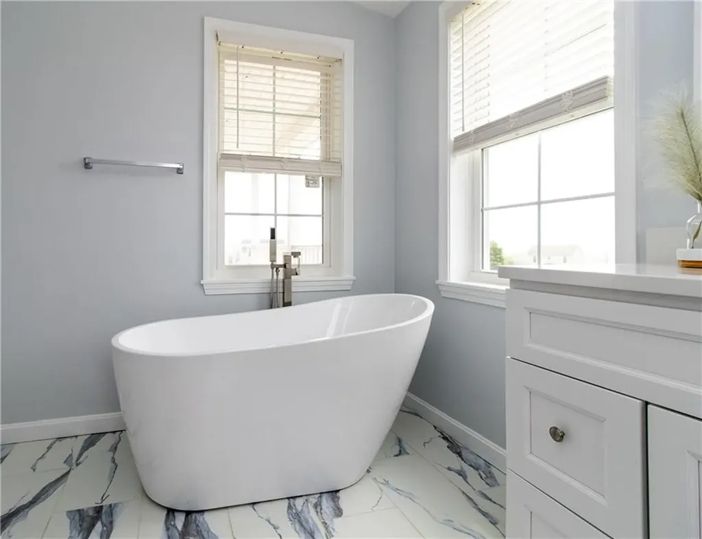 103 Saltaire Avenue Narragansett RI 02882