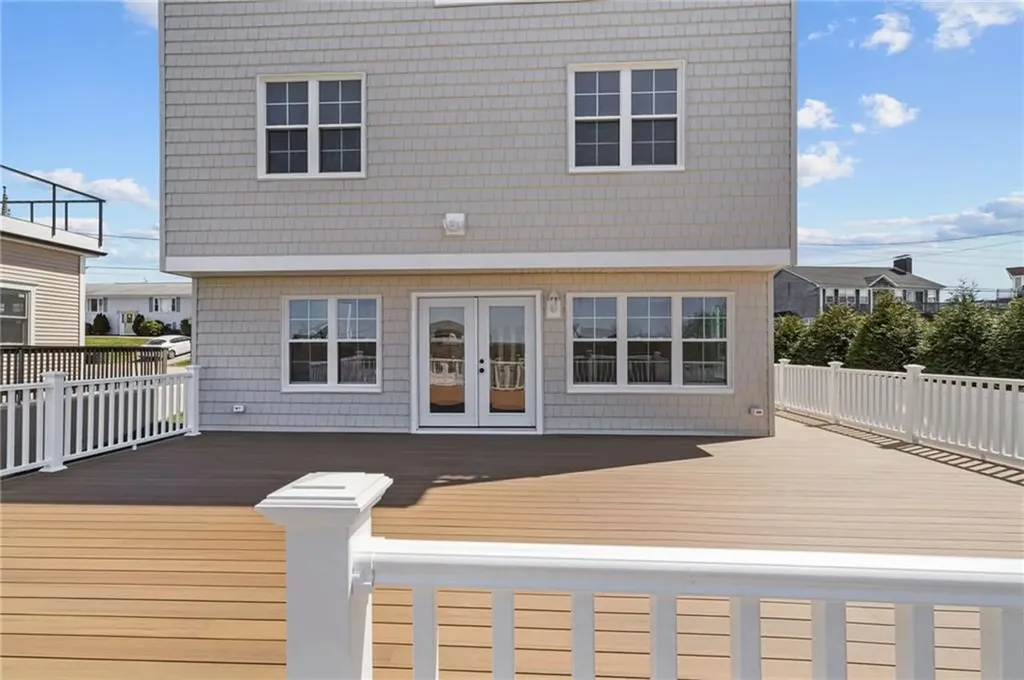 103 Saltaire Avenue Narragansett RI 02882