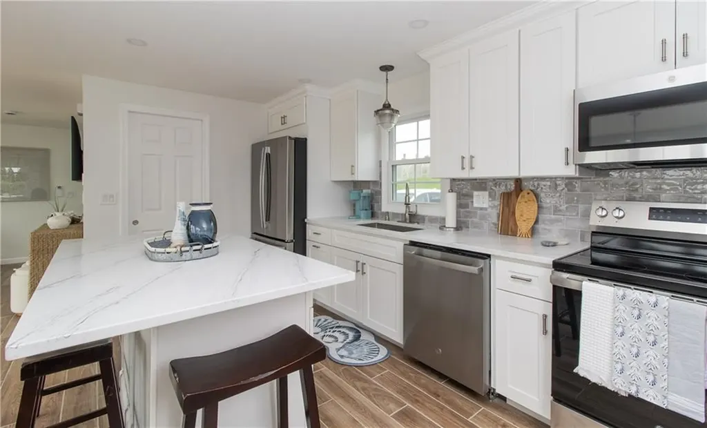 103 Saltaire Avenue Narragansett RI 02882