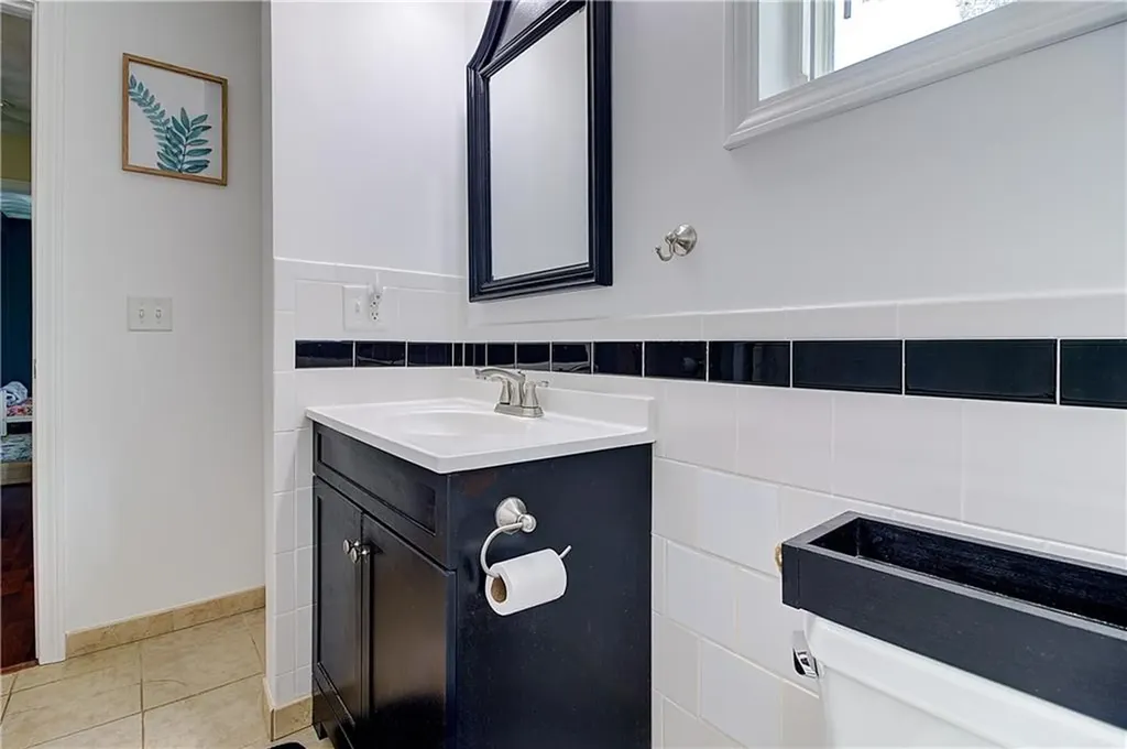 73 Fessenden Street Warwick RI 02886