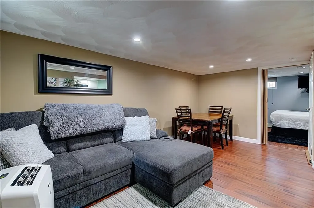 73 Fessenden Street Warwick RI 02886