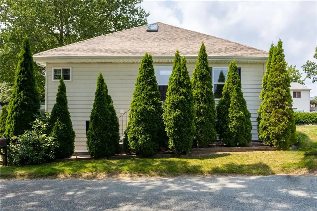 73 Fessenden Street Warwick RI 02886