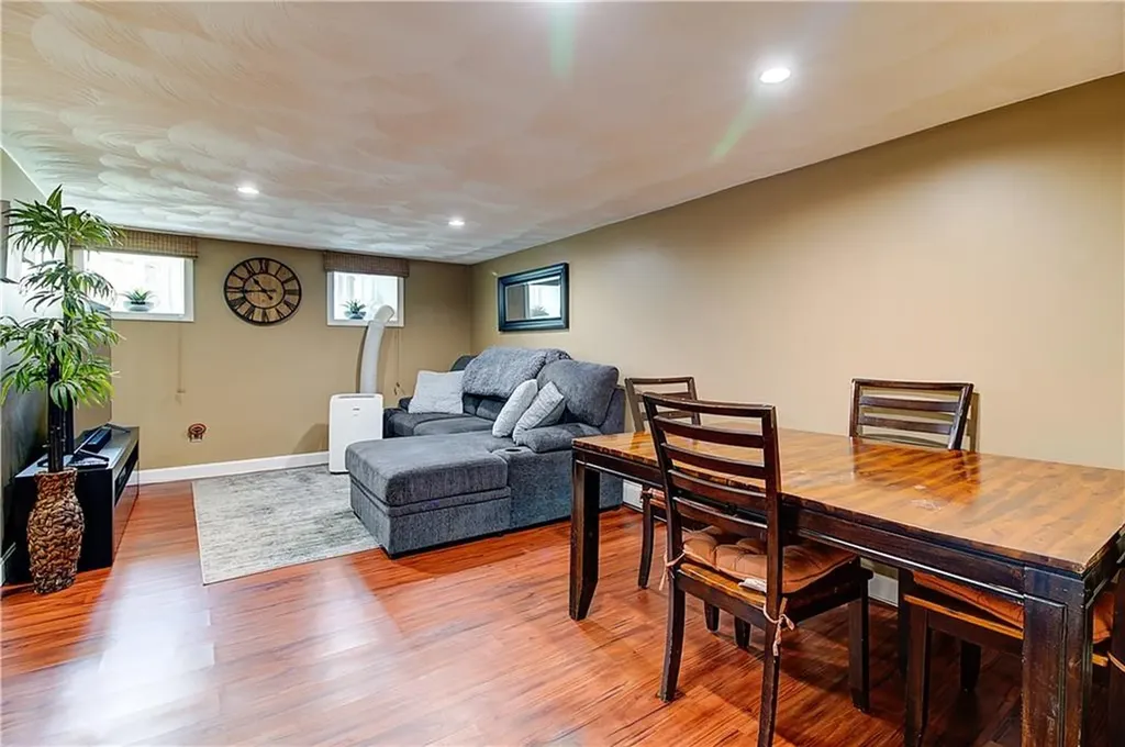 73 Fessenden Street Warwick RI 02886