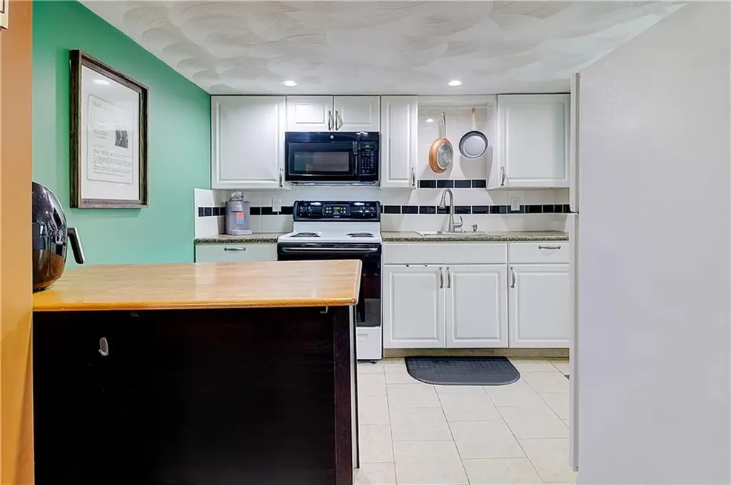 73 Fessenden Street Warwick RI 02886