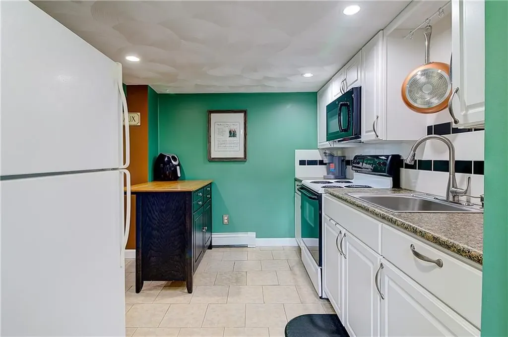 73 Fessenden Street Warwick RI 02886