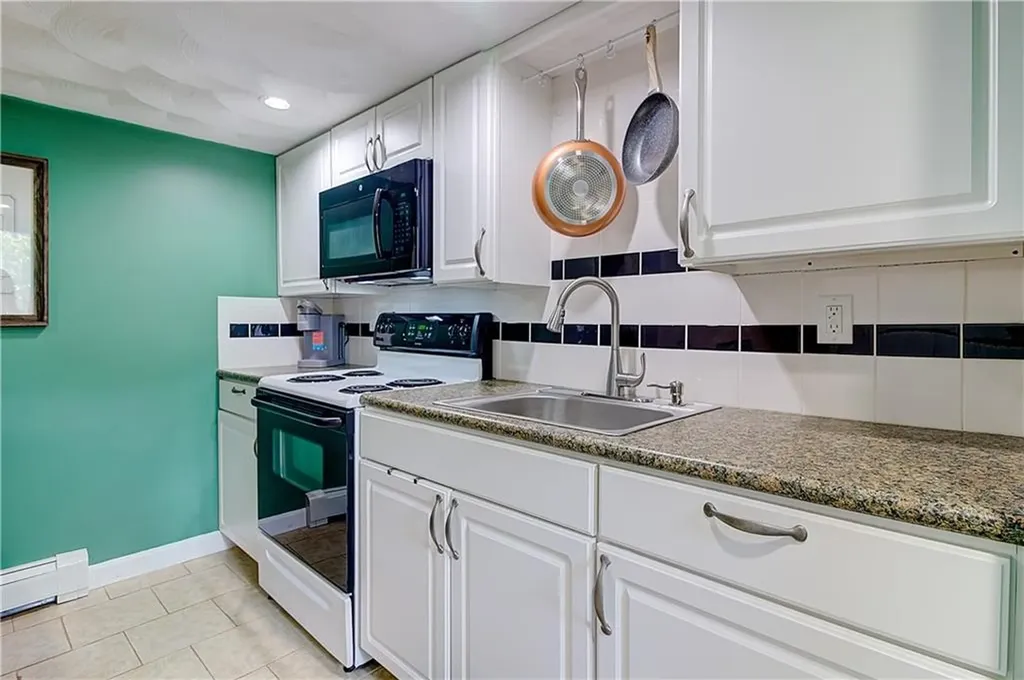 73 Fessenden Street Warwick RI 02886