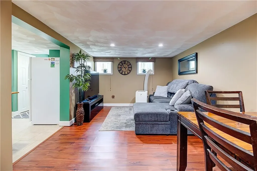 73 Fessenden Street Warwick RI 02886