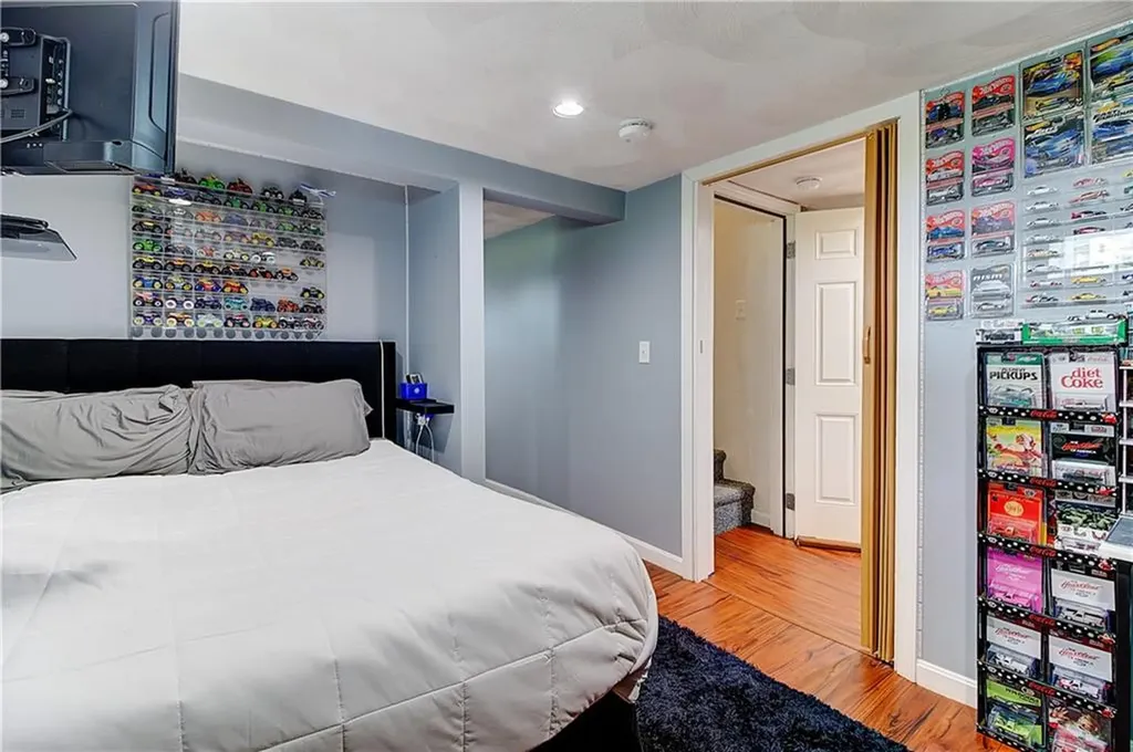 73 Fessenden Street Warwick RI 02886