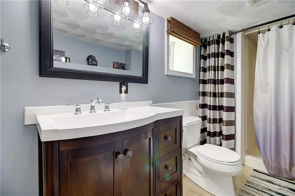 73 Fessenden Street Warwick RI 02886