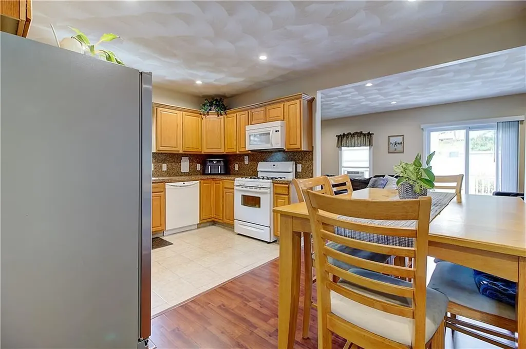 73 Fessenden Street Warwick RI 02886